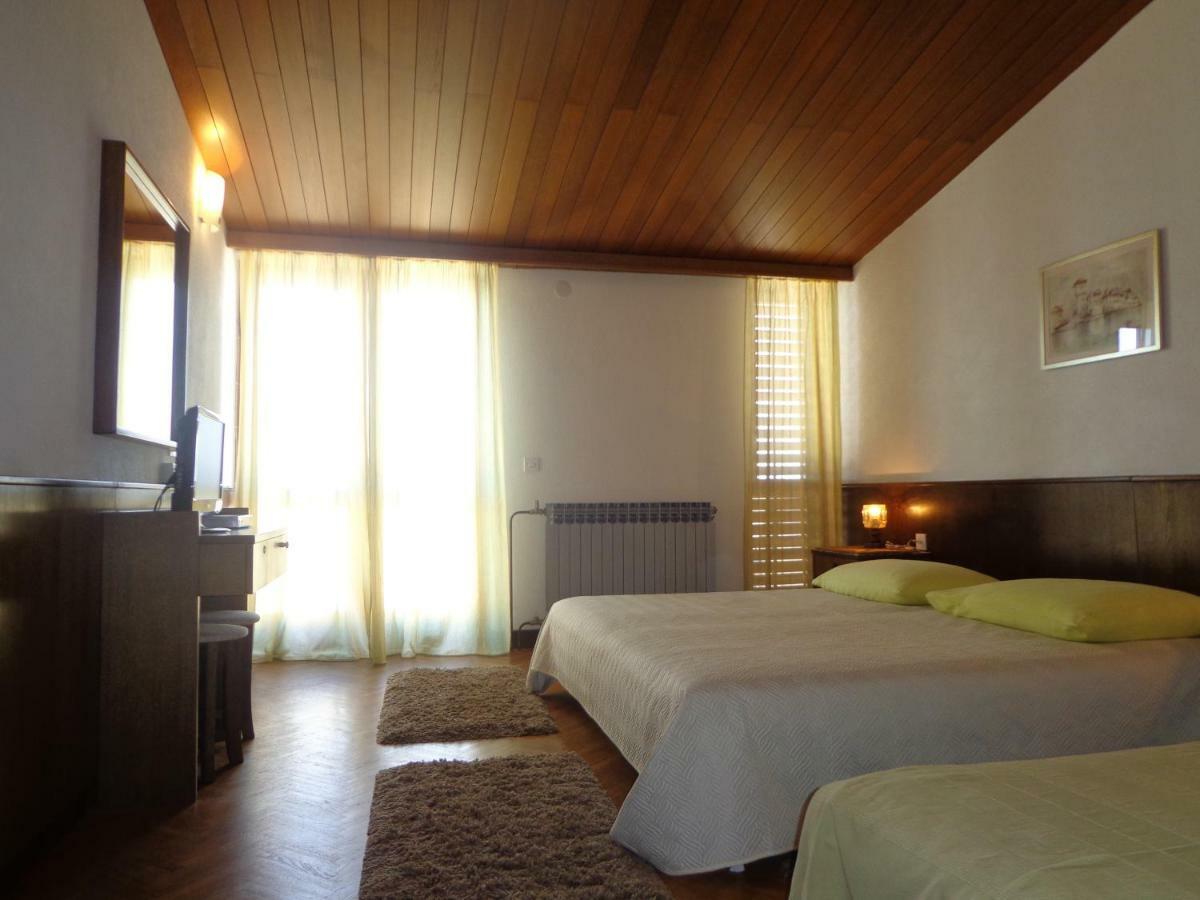 Guesthouse Matko Brela Exterior foto